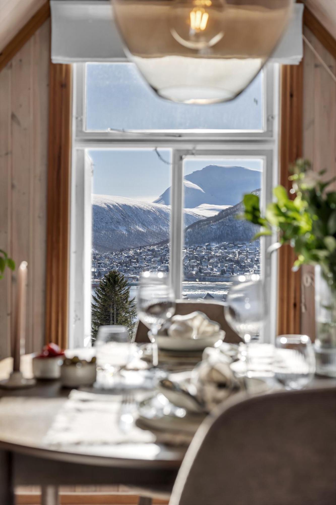 Cozy Central Loft Apartment With Amazing View Tromso Exterior photo